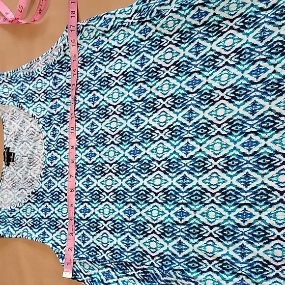 New Directions Size M Blue Aqua and Teal Patterned Sleeveless Top w/ White Under - Picture 7 of 12